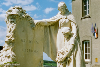 'A NOS MORTS GLORIEUX'.jpg