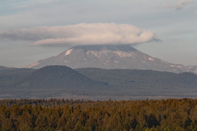 lenticular_cloud_over_one_of_the_sisters.jpg