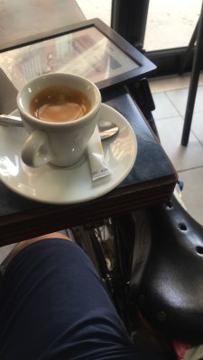 Waiting in Paris with the Brompton