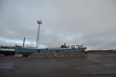 Ship on the rocks