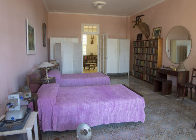2N9A9056 Hemingway House.jpg