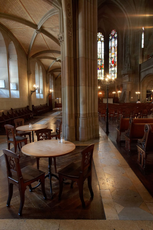 Eglise Sainte-Elisabeth table