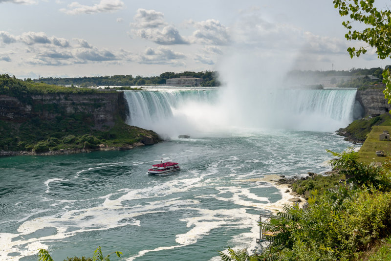 Horseshoe Falls and Hornblower boat viewed from the Canadian side