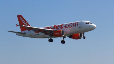 G-EZNM easyJet Airbus A319-111