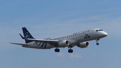 PH-EZX KLM Cityhopper Embraer ERJ-190STD (ERJ-190-100)