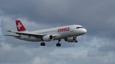 HB-JLR Swiss Airbus A320-214