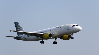 EC-JSY Vueling Airbus A320-214 - Connie Baraja - IMG_2166.jpg