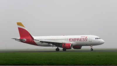 EC-LUS Iberia Express Airbus A320-200 