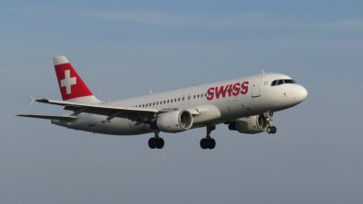 HB-IJE Swiss Airbus A320-214