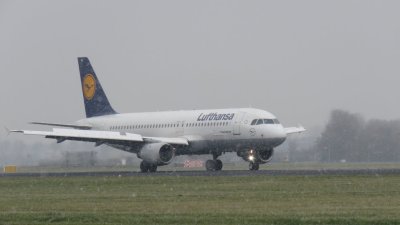 D-AIPY Lufthansa Airbus A320-200 - Name: Magdeburg