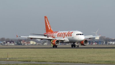 G-EZIO easyJet Airbus A319-111 - MSN 2512 -  Unicef special colours Nov 2012