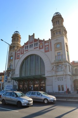 Hlavn ndra Train Station