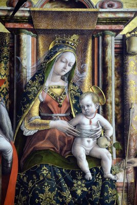 Carlo Crivelli - La Madonna della Rondine 'The Madonna of the Swallow' (after 1490), detail - 3080
