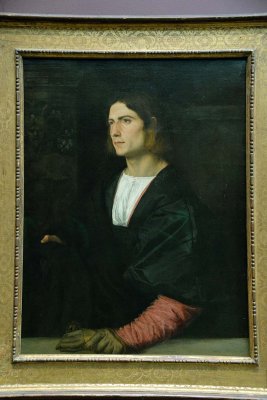 Titian (Tiziano) - Portrait of a Young Man (1515-1520) - 3209