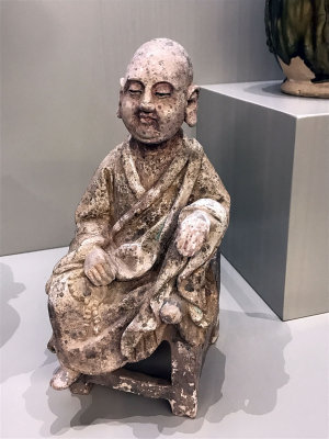 Sitting Luohan (Arhat) - Five Dynasty period, 10th century AD - MAO Museo dArte Orientale, Turin - Torino - 3823