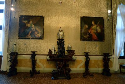 Left: Jacopo Amigoni: Jael and Sisera (1739) - Brustolon Room - Ca'Rezzonico - 7090