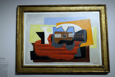 Pablo Picasso - Guitare sur un tapis rouge (1922) - Collection David Nahmad, Monaco - 9875