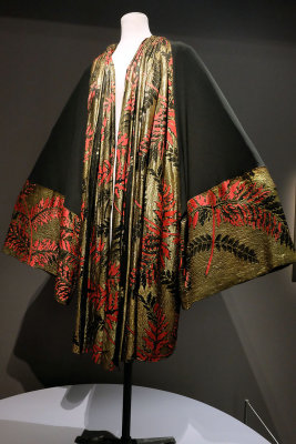 Caillot Soeurs: Manteau Casanova  larges manches kimono  dcor de fougres (1925) - 1210