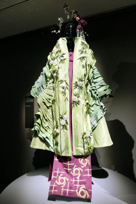 John Galliano, Dior printemps-t 2007: modle Mika-San - 1222