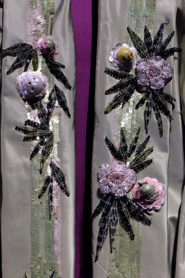 John Galliano, Dior printemps-t 2007: modle Mika-San, dtail - 1224