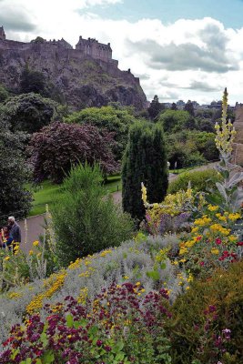 Princes Street Garden and Edinburgh Castle - 3934