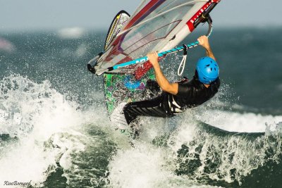 Wind surfer in the Wave 