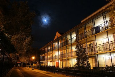 French Quarter building with full moon