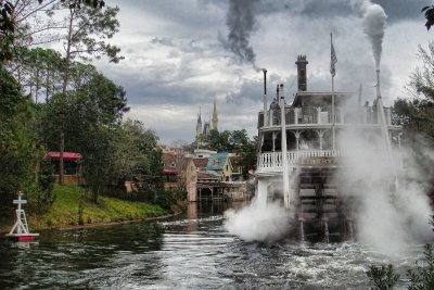 Liberty Belle steaming around the bend