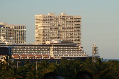 Cruise ship next to condo - size comparison