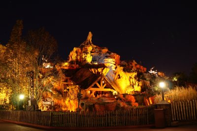 Splash Mountain night