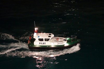 Aruban pilotboat following along
