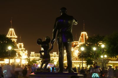 Partners statue and Main Street