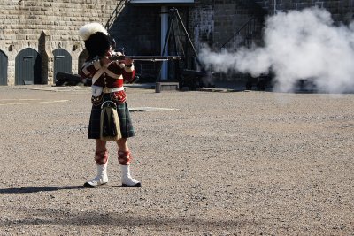 Citadel soldier gun demonstration