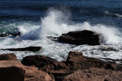 Thunder Hole rocks and waves