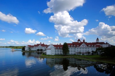 Grand Floridian resort and lake