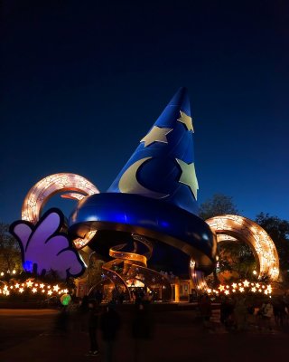 DHS Big Hat at blue hour