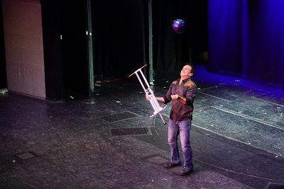 Eurodam juggling comedian