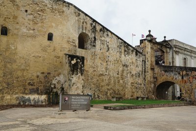 City-facing wall of Castillo San Cristobal