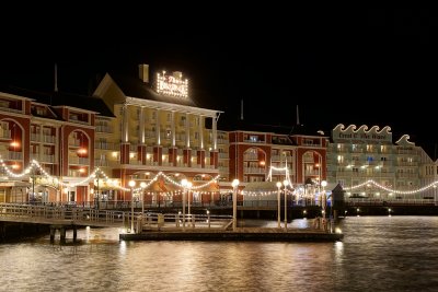 Boardwalk's lakefront, night