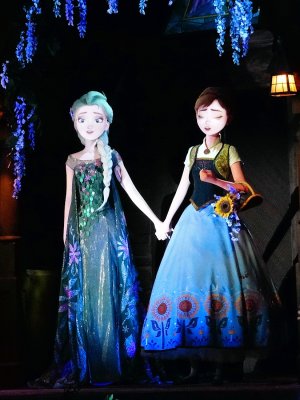Anna and Elsa singing away
