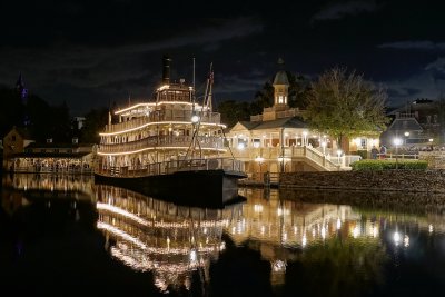 Liberty Belle at night