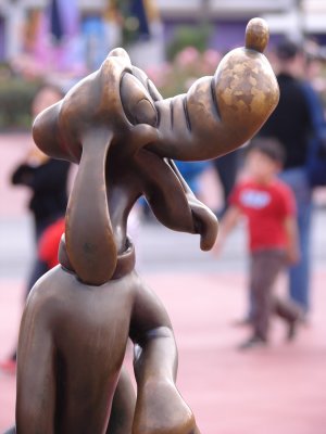 Pluto statuette in Magic Kingdom