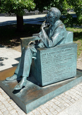 Jan Karski statue