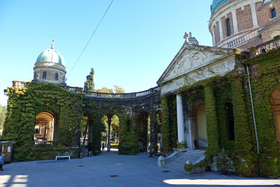 Miragoj Cemetery