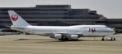 JAL B-747-400, JA8080
