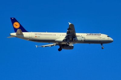 Lufthansa A321, D-AISU,  Landing in Lisbon