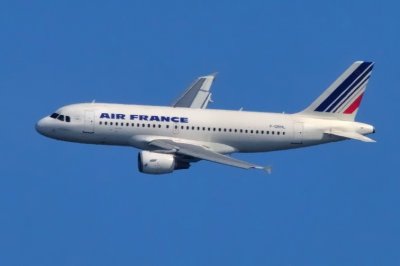 Air France A319, F-GRHL,  Approaching Lisbon