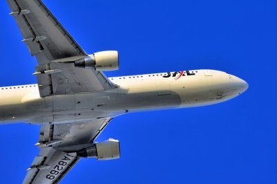 JAL's B-777/200, JA8269