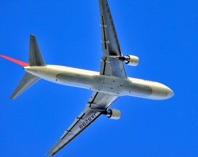 JAL's B-767/300, JA8299, Climbing