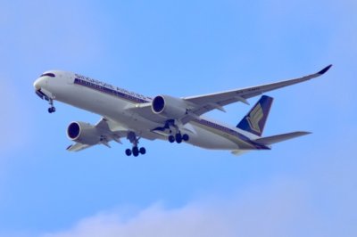 SIA A350-900 9V-SMN Final Approach